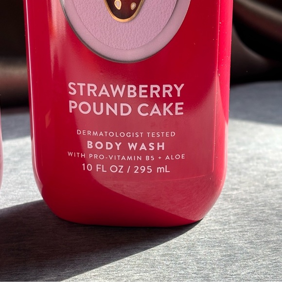 Bath & Body Works Strawberry Pound Cake Body Wash - full size Bottles - Picture 2 of 5